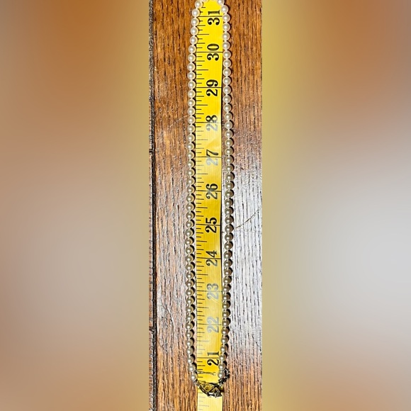 Sterling Silver Decorative Clasp White Pearl Necklace Classic Trending VTG Gift - Picture 8 of 9